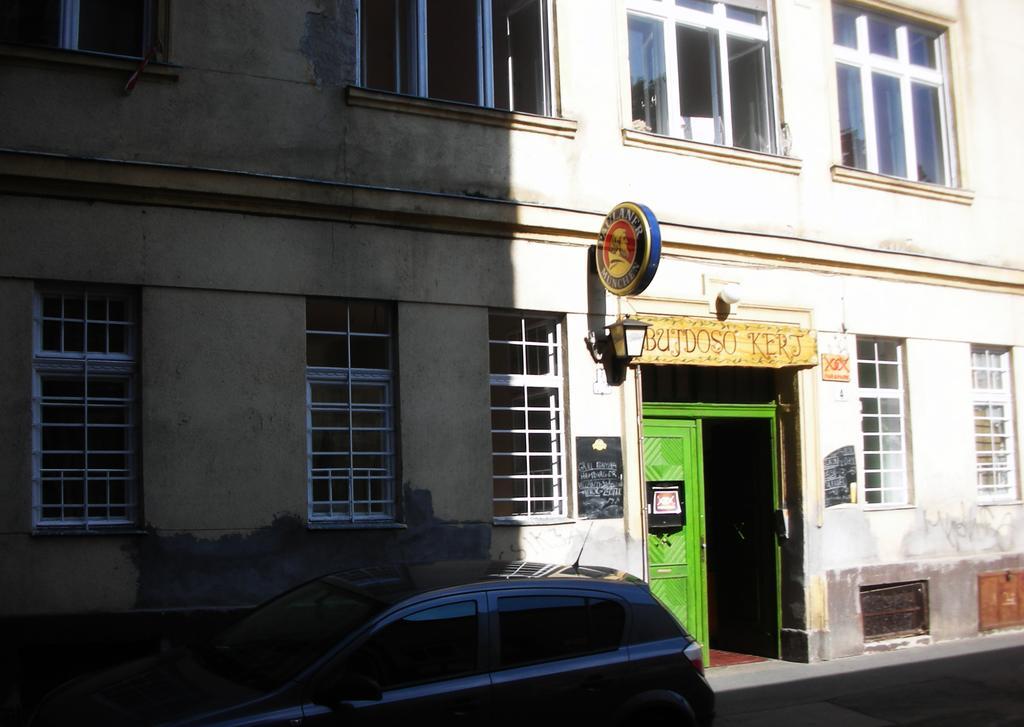 2Night Hostel Budapesta Exterior foto