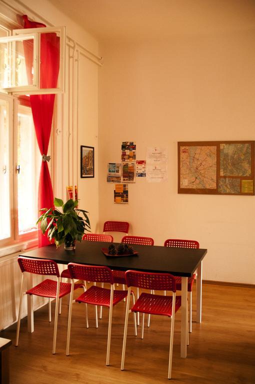 2Night Hostel Budapesta Exterior foto